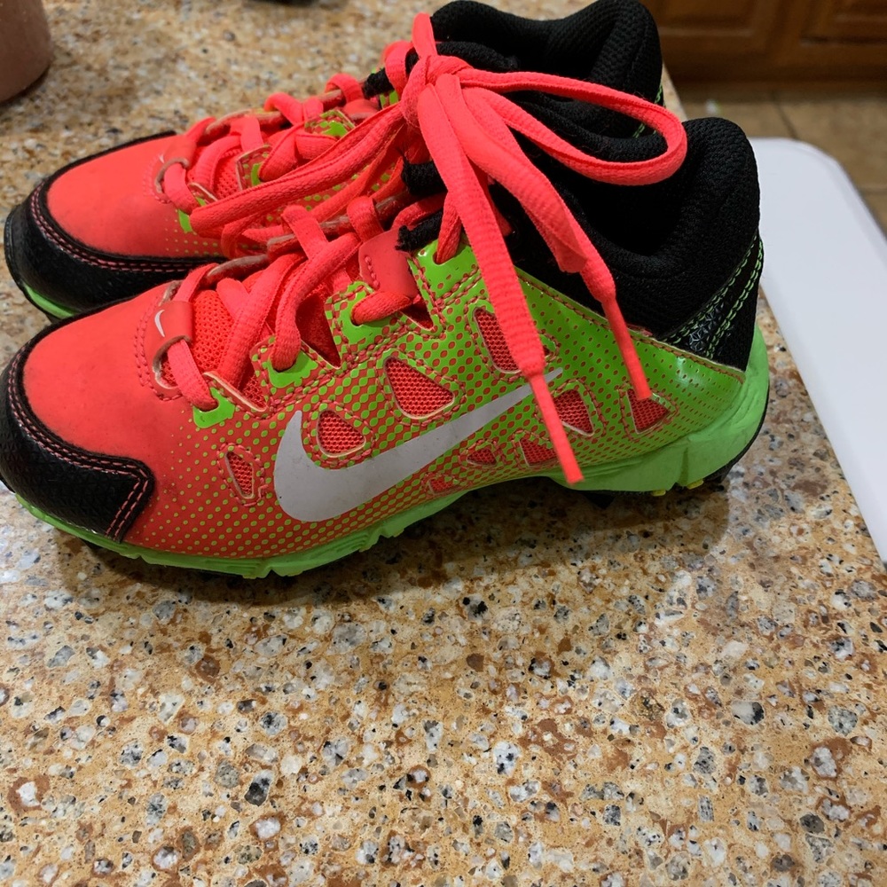 Nike boys baseball cleats.